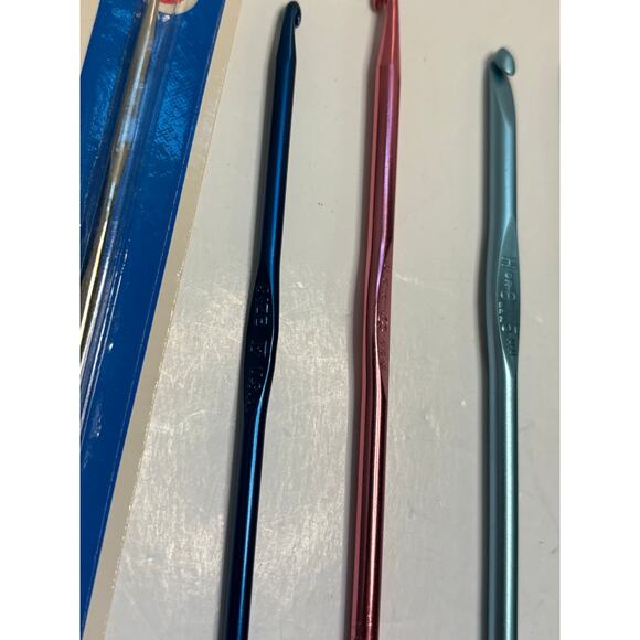 Lot of 10 Vintage Steel Metal Crochet Hooks Boye Bates Unbranded Aluminum Lace - Picture 4 of 5